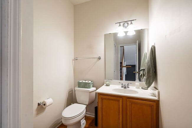 Building Photo - Live steps from Lake Michigan in this spac...