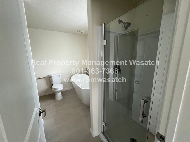 Building Photo - Come See this Beautiful, Recently Remodeled 3 Bedroom, 2.5 Bathroom Draper Town Home With HALF OF...
