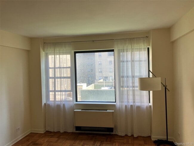 Building Photo - 240 E 46th St