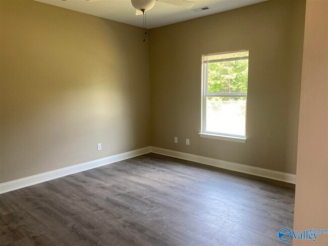 Building Photo - 223 Fern Bank Dr