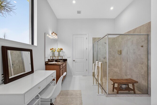 Building Photo - 11460 SW Pietra Wy