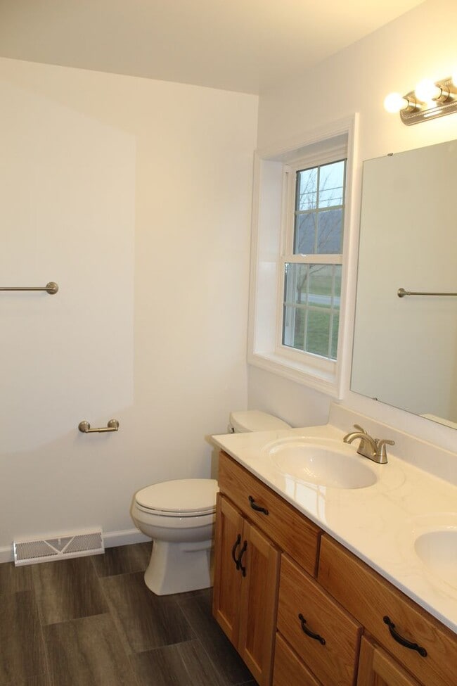 Building Photo - Wonderful County Home