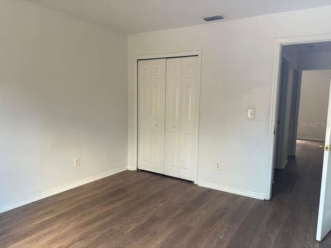 Building Photo - 548 E Walts Ave