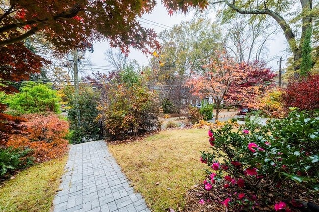 Building Photo - 360 8th St NE