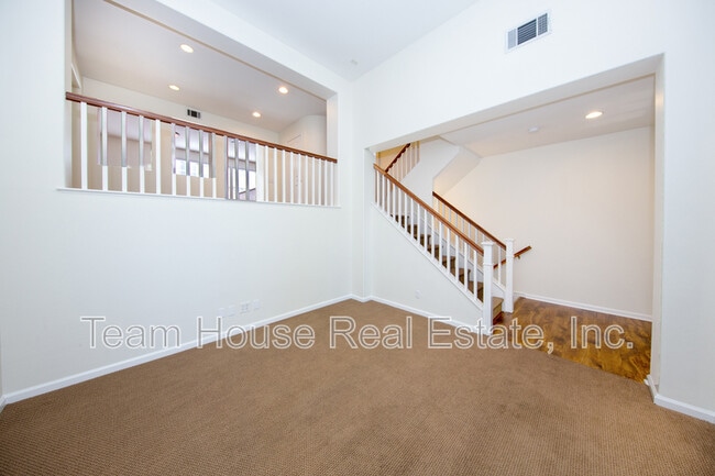 Building Photo - 27007 Edgewater Lnr