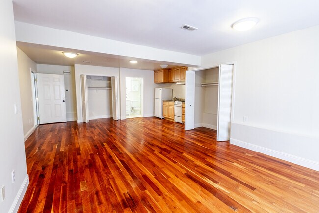 Building Photo - 219 St Charles Ave