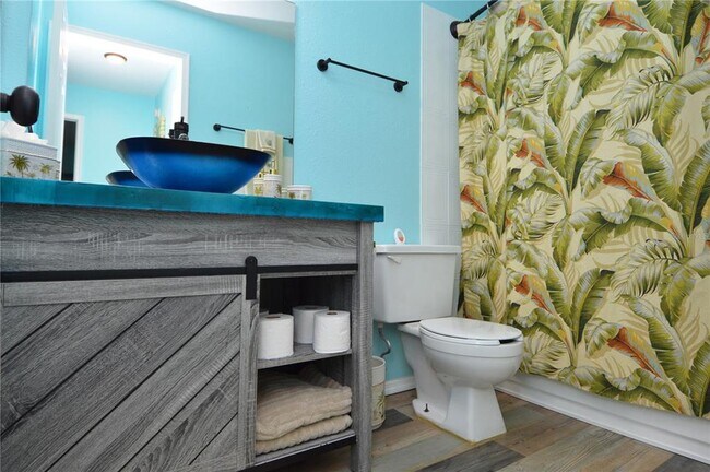 Building Photo - 1400 Gandy Blvd N