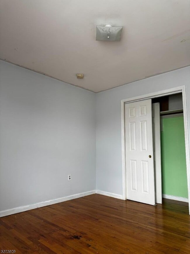 Building Photo - 589 Meadow St
