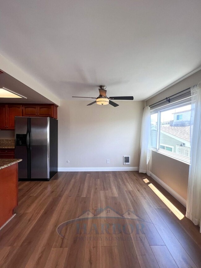 Building Photo - Spacious 2 Bedroom 1 Bathroom Upstairs Condo