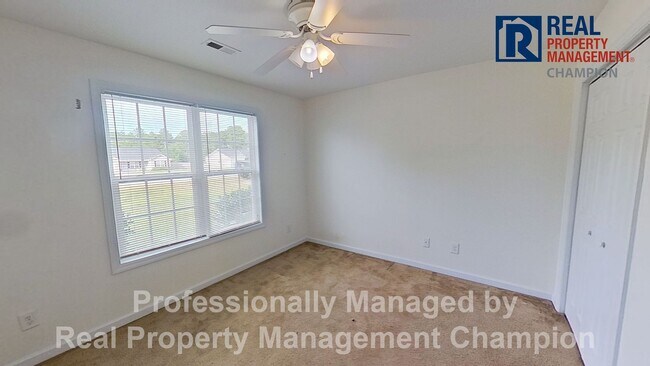 Building Photo - 3 BD/ 2.5 BA Home with Bonus Room, Attache...