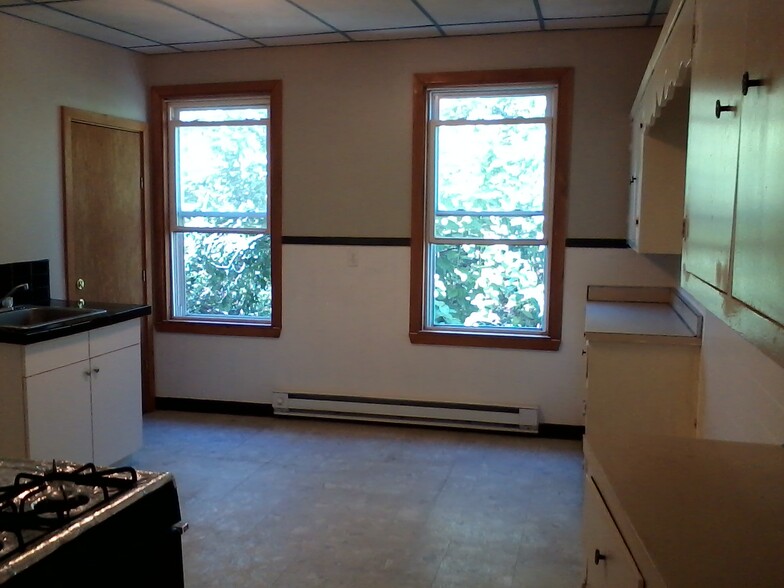 Building Photo - 96 Bennington St