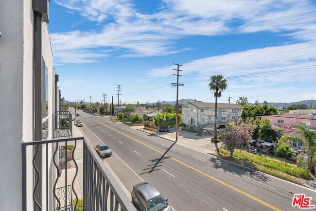 Building Photo - 6006 Klump Ave