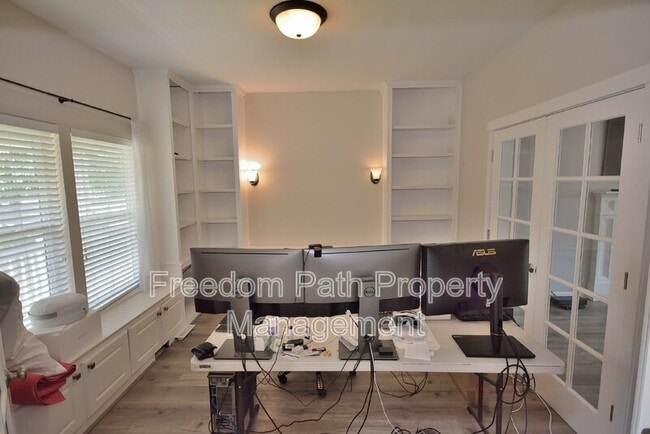 Building Photo - 2575 W Palais Dr