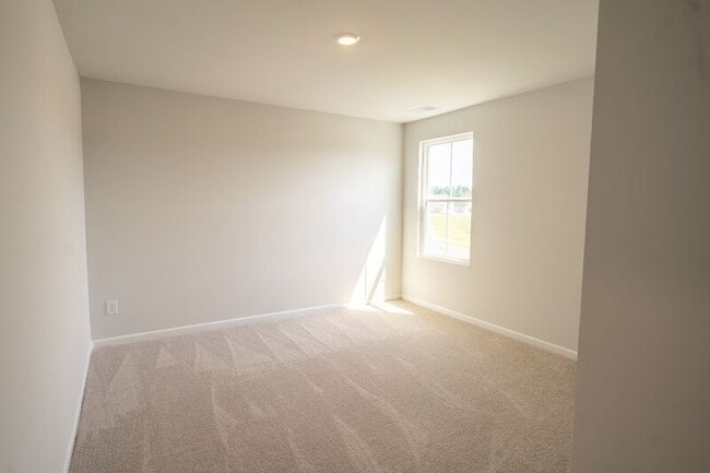Building Photo - 142 Geranium Wy