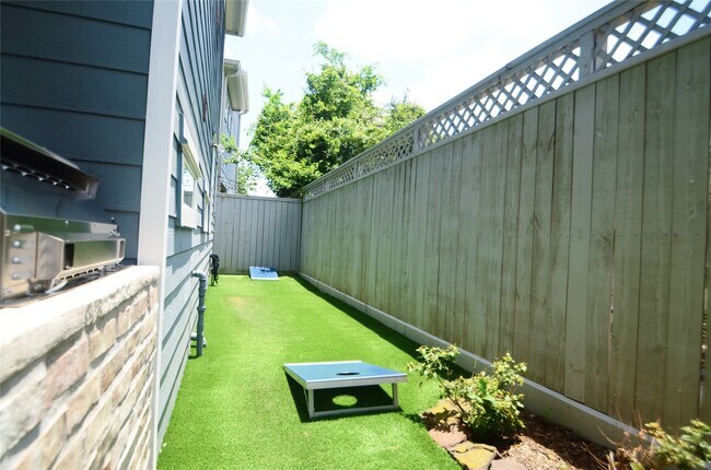 Building Photo - 8610 Ashland Way