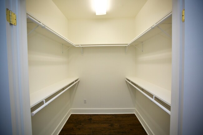 Building Photo - 813 Leontine St