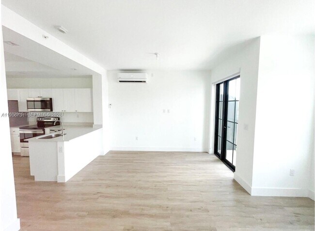 Building Photo - 4100 Davie Rd