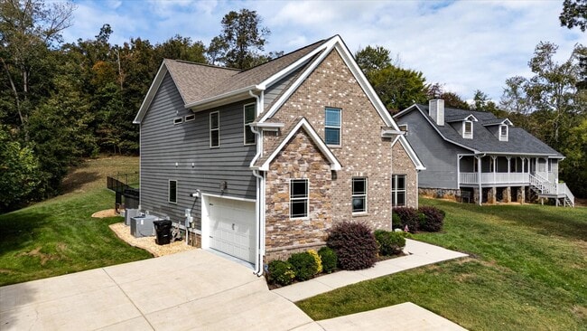 Building Photo - Move-In Ready Luxury in Island Point Estates