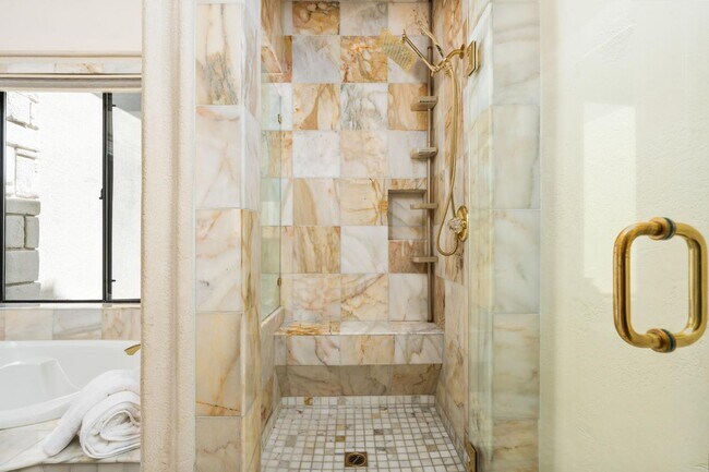 Building Photo - 14215 Killarney Dr