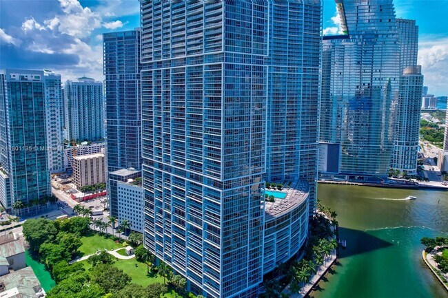Building Photo - 495 Brickell Ave