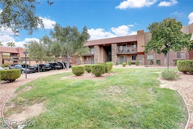 Building Photo - 5021 River Glen Dr