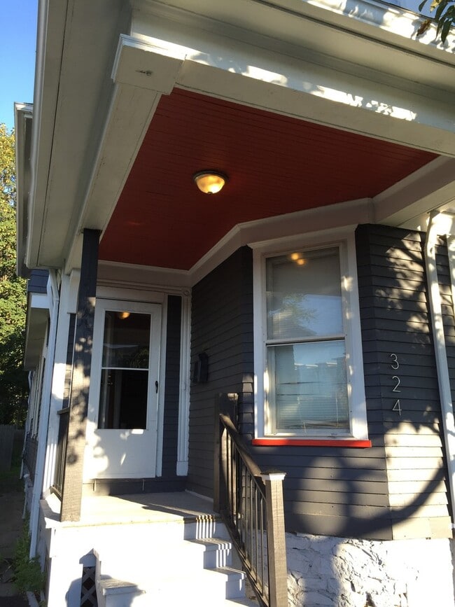 Building Photo - 324-326 Mt Hope Ave