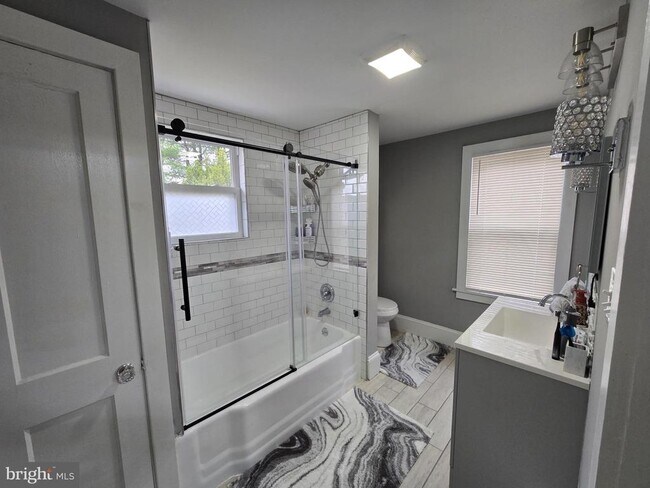 Building Photo - 530 Walnut Ave