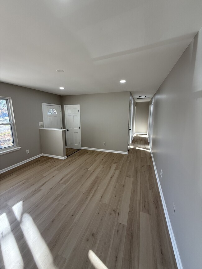 Building Photo - 1412 Wolf Ct