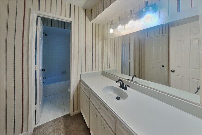 Building Photo - 16915 Misty Creek Dr