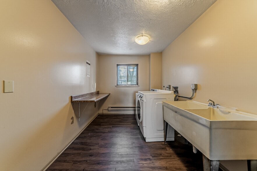 Building Photo - Hallwood Manor Apartments
