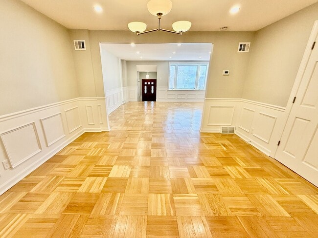 Building Photo - RARELY Offered completely RENOVATED PACKER PARK 3 Bedroom/2.5 Bath HOME w/ Central AC-HARDWOOD Fl...