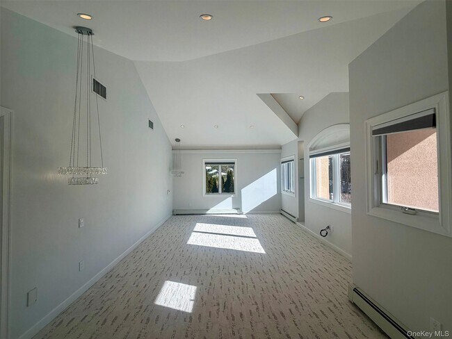 Building Photo - 5 Glen Hill Ct