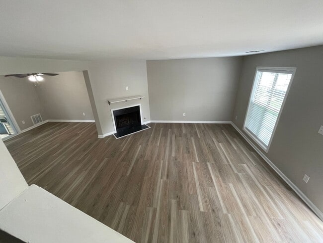 Building Photo - Remodeled Updated Townhome in Great Kennesaw Location! Near Kennesaw State University, Interstate...