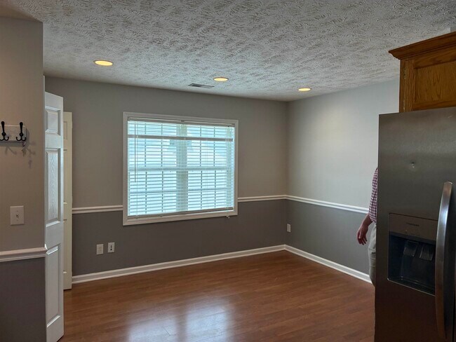 Building Photo - 9565 Sullivan Dr