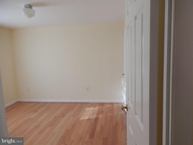 Building Photo - 15821 Anamosa Dr