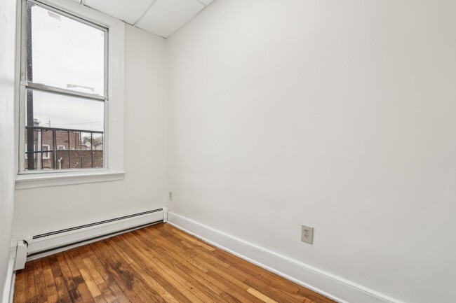 Building Photo - 570 Newark Ave
