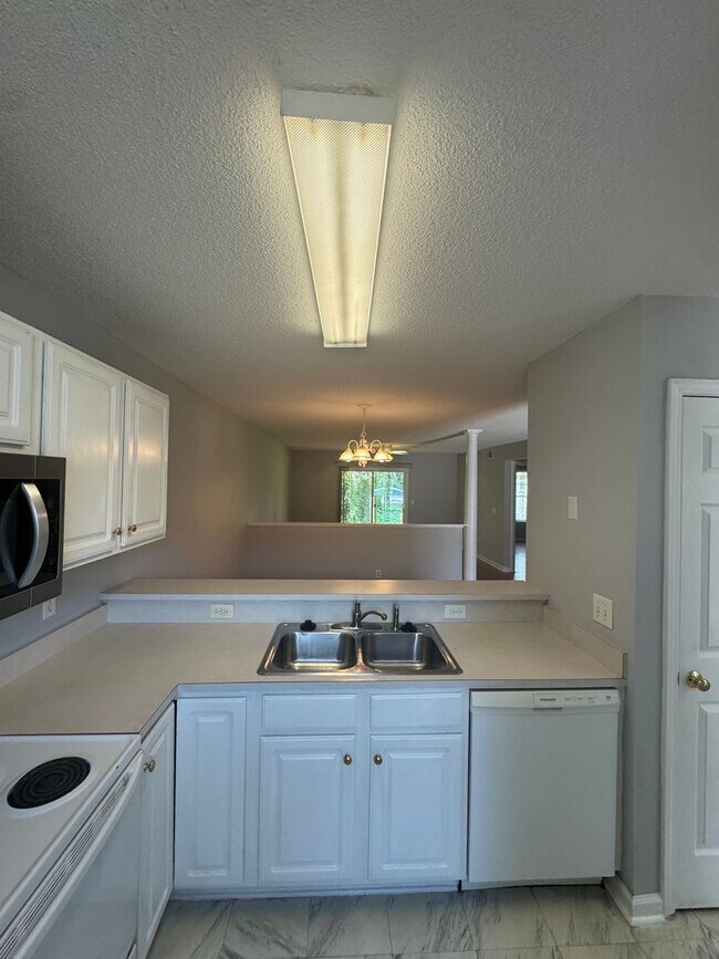 Building Photo - McClelland Drive Unit 102