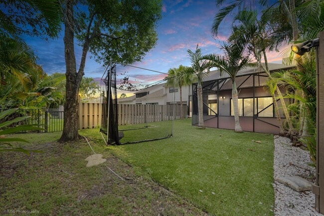 Building Photo - 525 Bayfront Dr