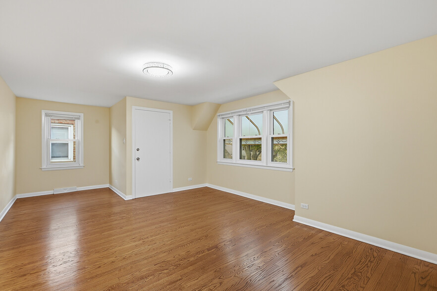 Building Photo - 3840 S Wolcott Ave