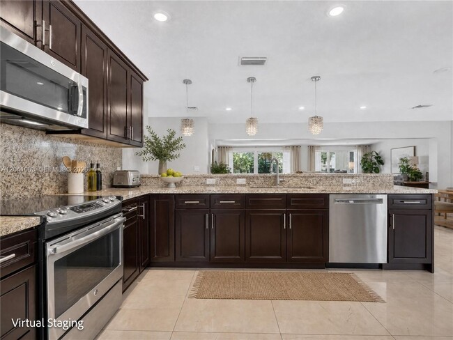Building Photo - 16641 Royal Poinciana Dr