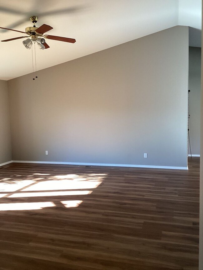 Building Photo - 3 bedroom/2 Bath in Spanish Springs