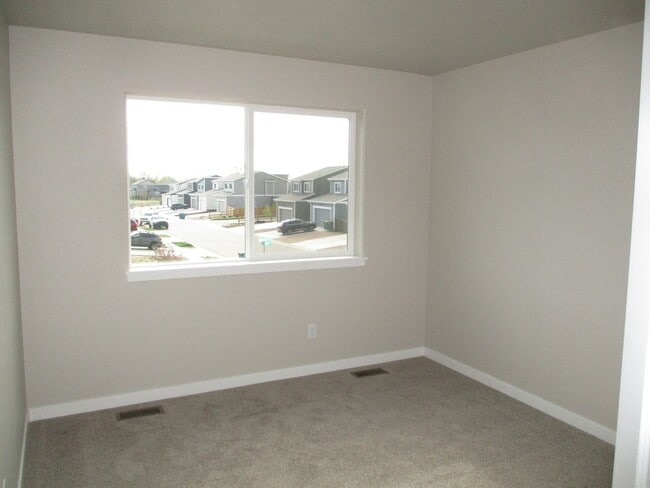 Building Photo - 513 Hillsview Dr