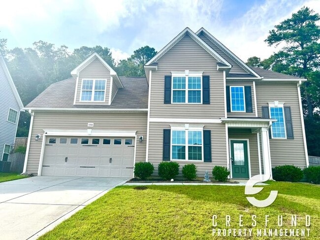 Primary Photo - Spacious, Stylish & Close to It All – 3 Be...