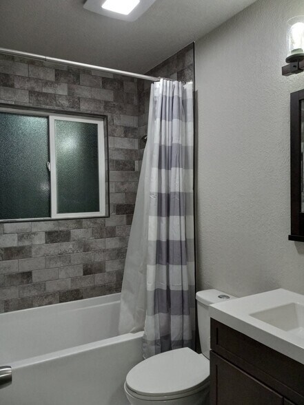 Building Photo - 3136 Moonbeam Cir S