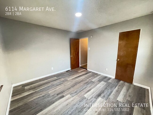 Building Photo - Recently Renovated 2 Bed/1Bath with Lots o...