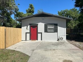 Building Photo - 221 N Julia Ave