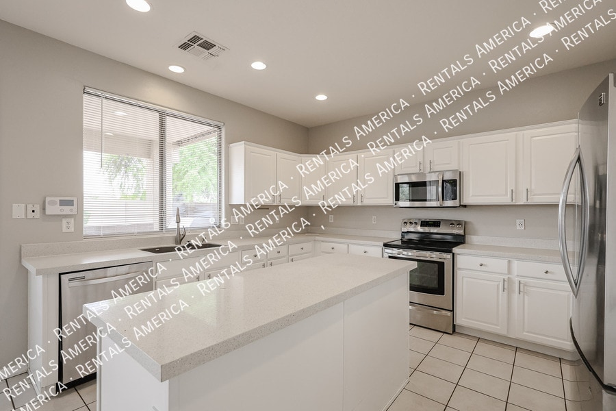 Building Photo - 14605 W Verde Ln