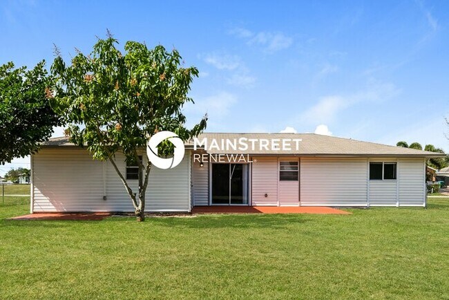 Building Photo - 3 Bedroom Pet-Friendly Home in CAPE CORAL,...