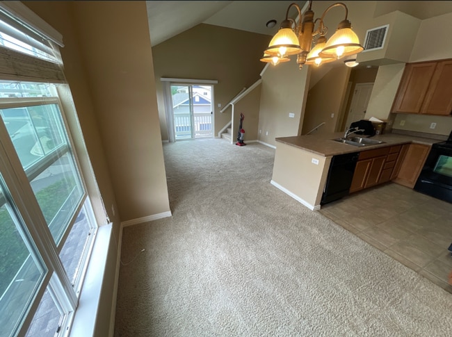 Building Photo - Fantastic!  Light and Bright!  1 bed + loft - 1 bath