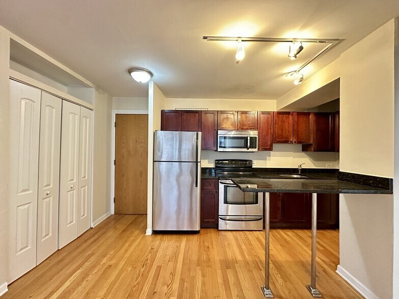 Building Photo - 4180 N Marine Dr